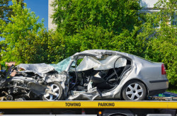 Épave automobile accidentée gagée pour destruction  